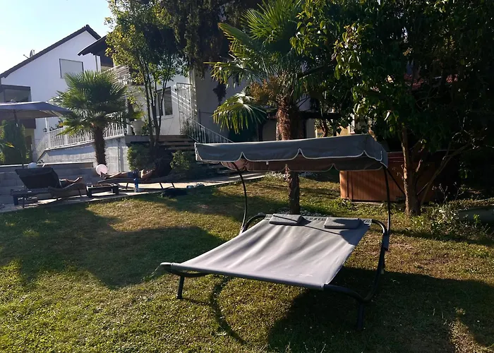 Privates Ferienhaus Mit Pool & Whirlpool Zentral In Bad Duerkheim