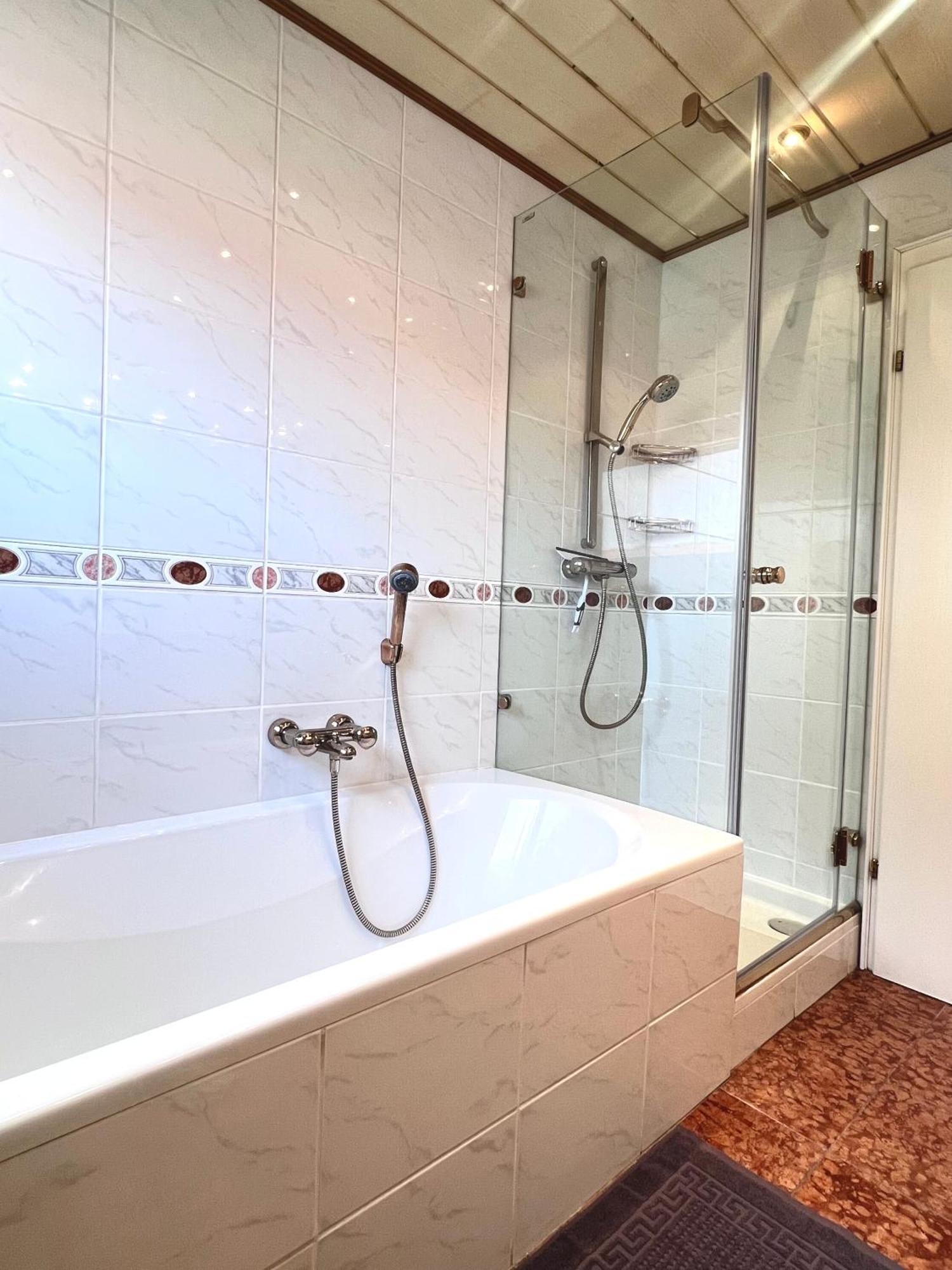 Ferienhaus Privates Mit Pool & Whirlpool Zentral In