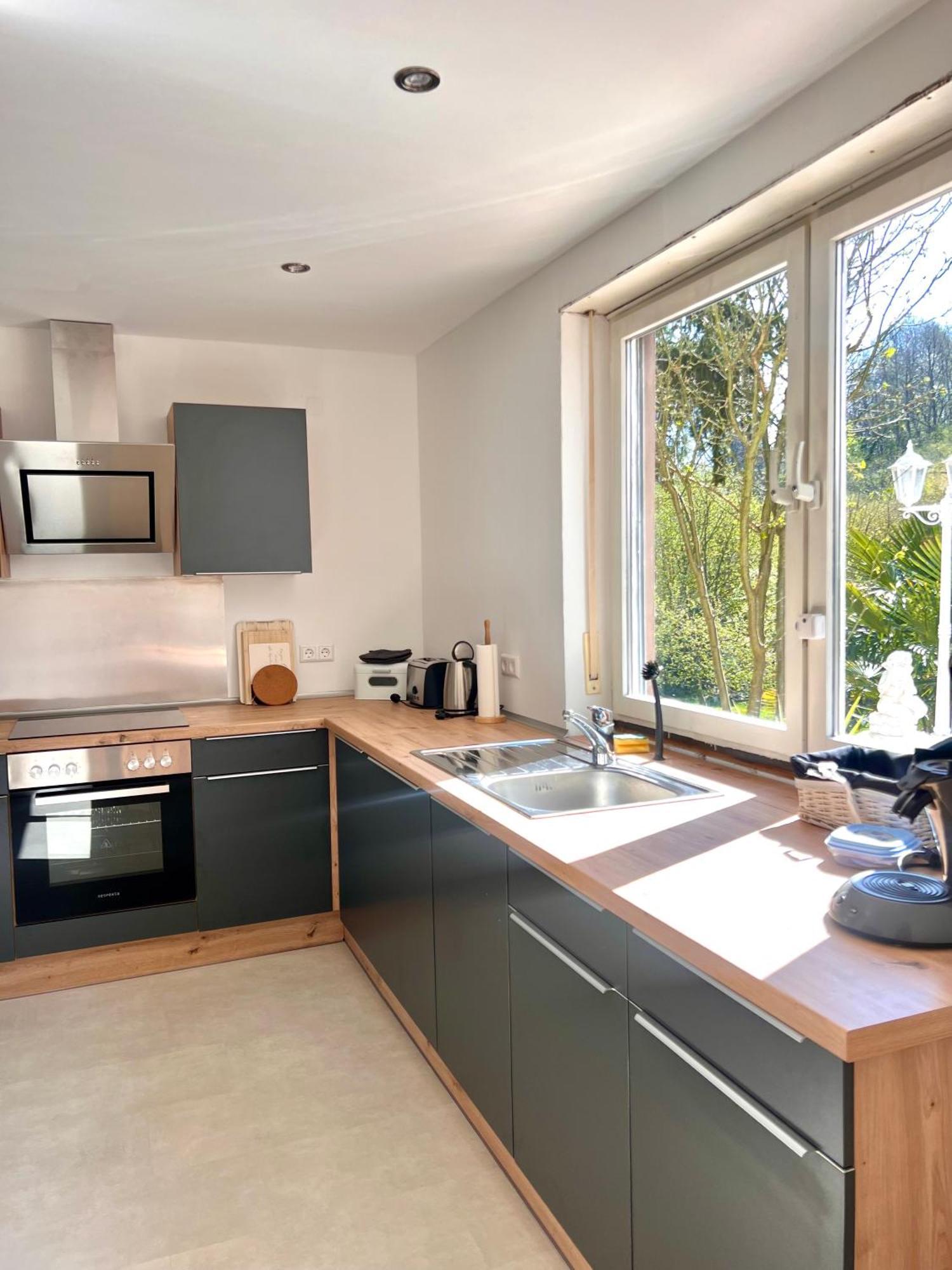Privates Mit Pool & Whirlpool Zentral In
