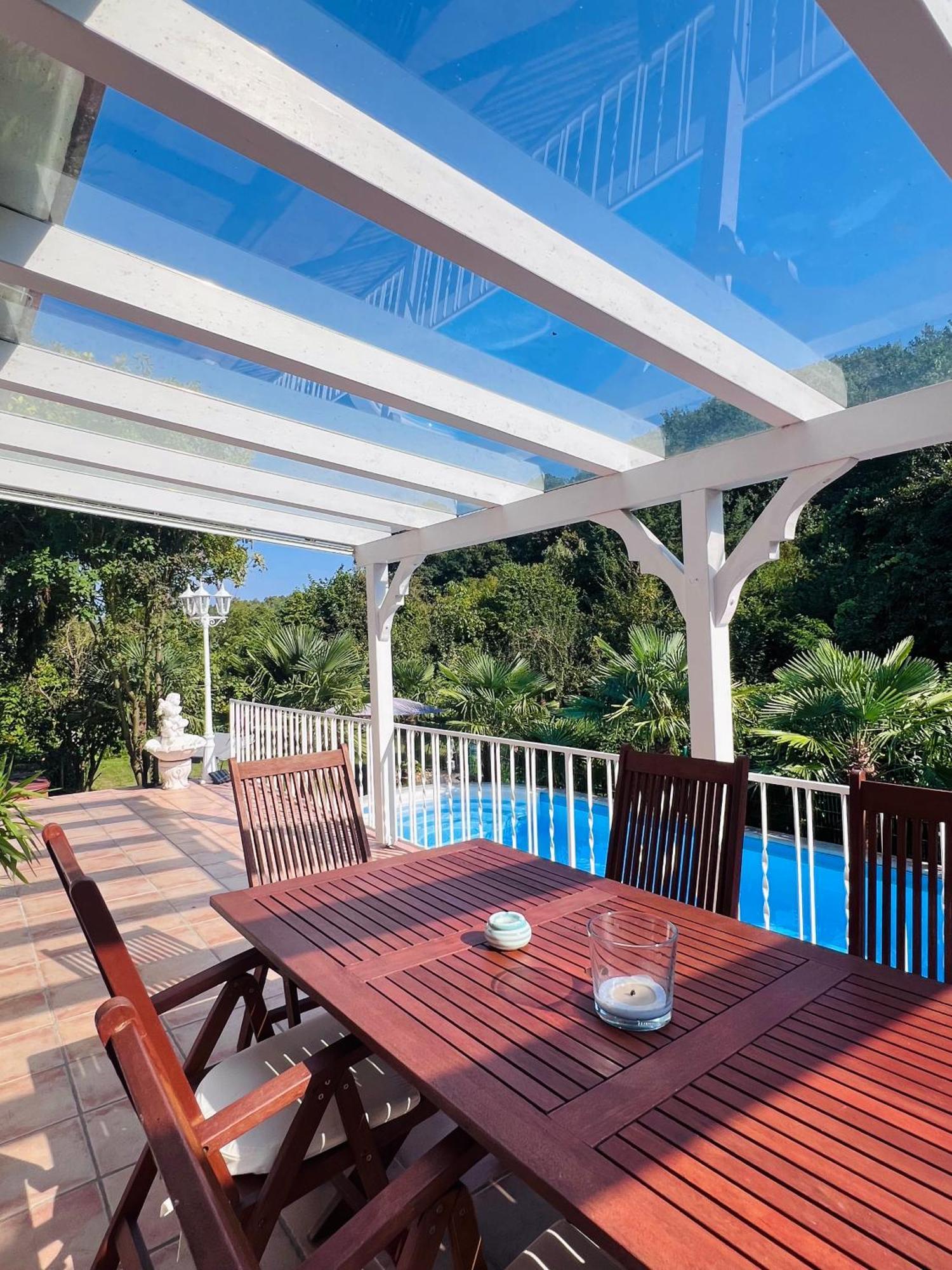 Privates Mit Pool & Whirlpool Zentral In Бад-Дюркхайм